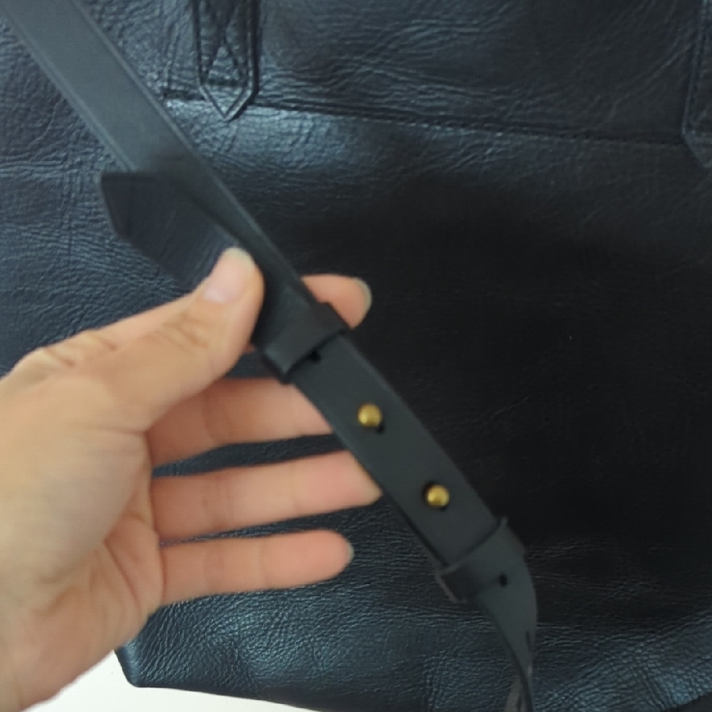 Madewell Medium Leather Transport Tote - Picture 3 of 5